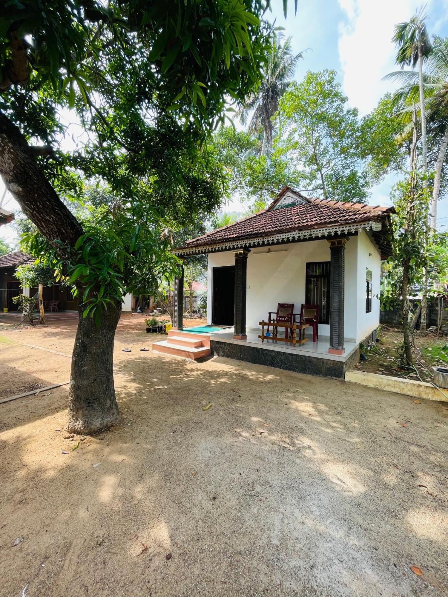The Munroe Villagio Homey Mundrothuruth Екстериор снимка